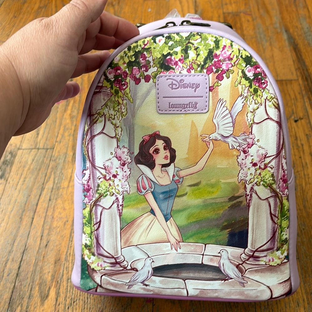Disney loungefly Snow White wishing well mini backpack - Picture 2 of 5